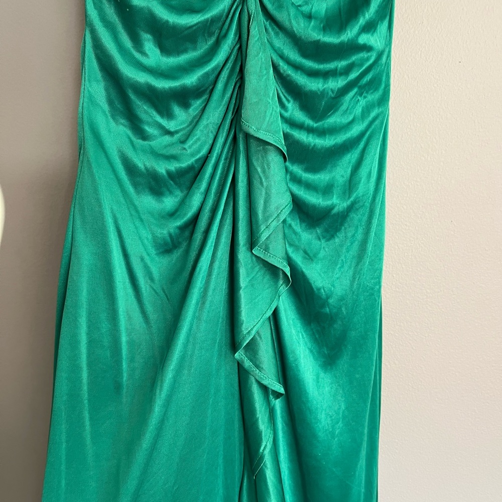 Formal Wear - Picture 2 of 4